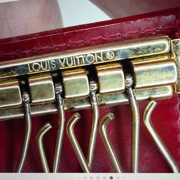 Louis Vuitton Monogram Vernis 4 Key Holder Red - Picture 9 of 9